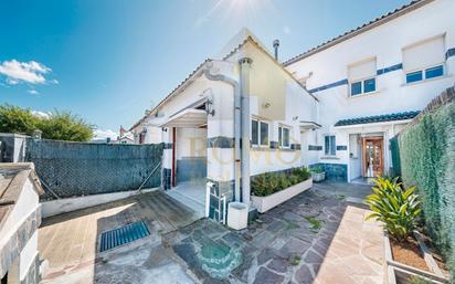 Exterior view of Single-family semi-detached for sale in Santa Perpètua de Mogoda  with Air Conditioner, Heating and Terrace