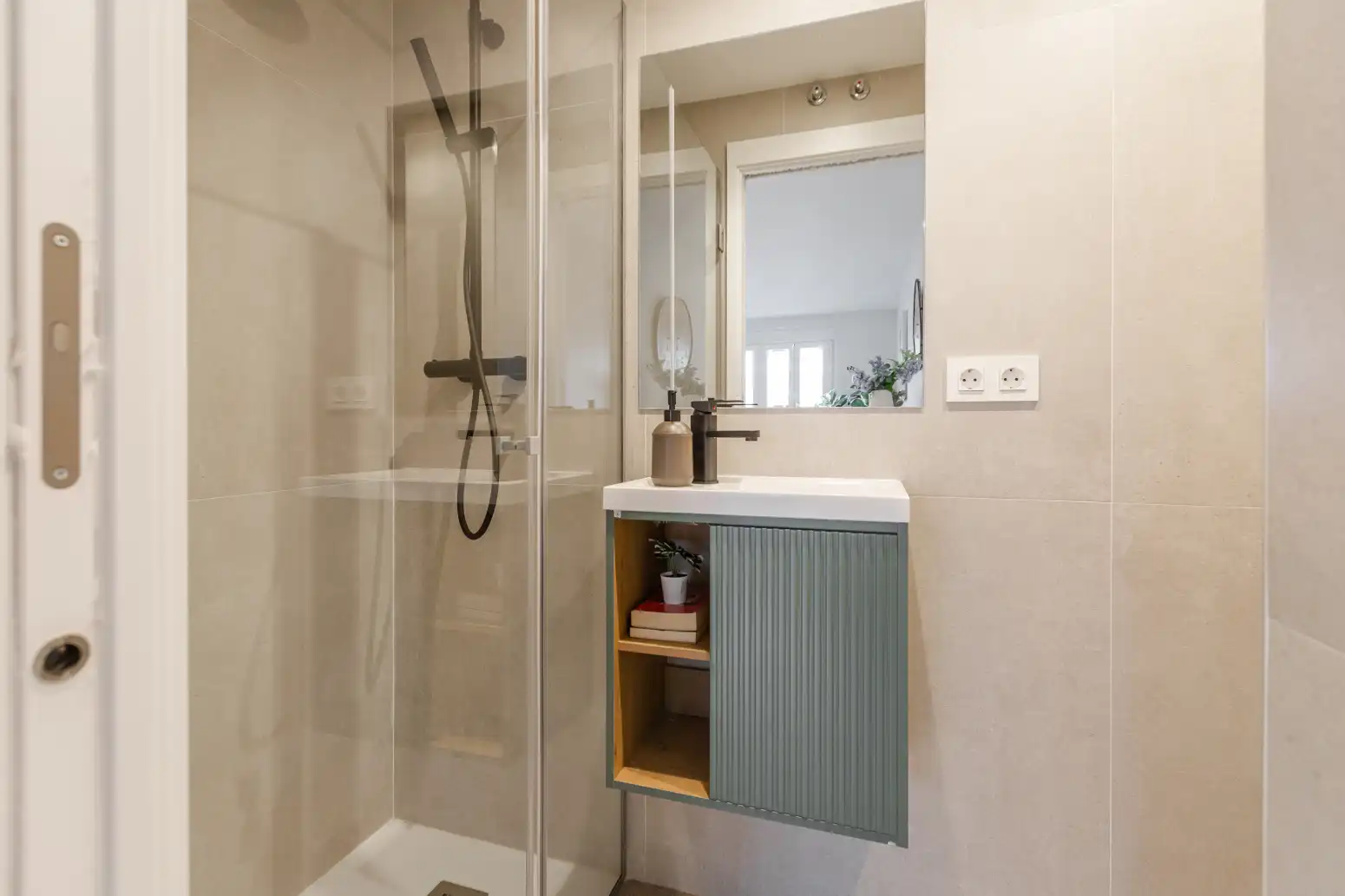 Bathroom of Flat for sale in  Pamplona / Iruña  with Heating and Terrace