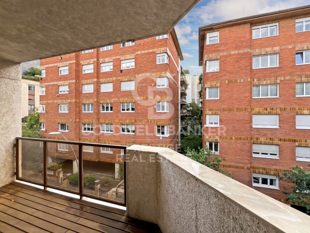 Exterior view of Flat for sale in  Barcelona Capital  with Air Conditioner and Terrace