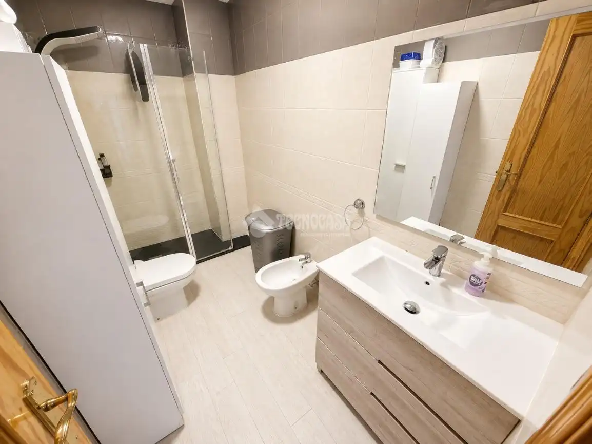 Baño de Piso en venta en Armilla con Aire acondicionado, Parquet y Terraza