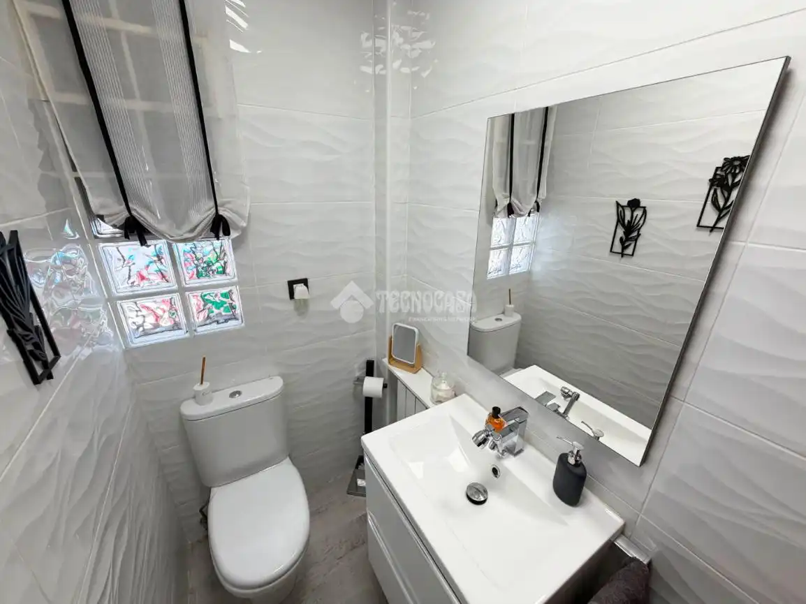 Bathroom of Detached homes for sale in Zaragoza  with Heating and Community pool