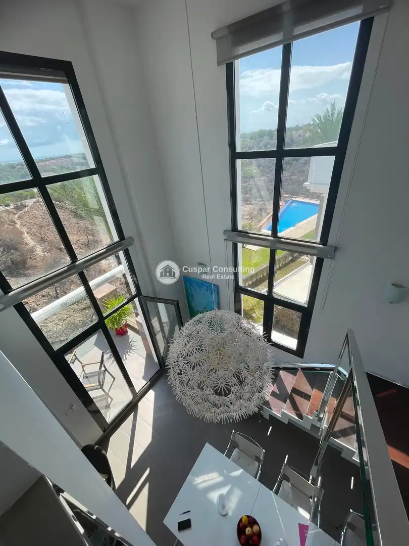 Vista exterior de Àtic en venda en Orihuela amb Aire condicionat, Calefacció i Terrassa