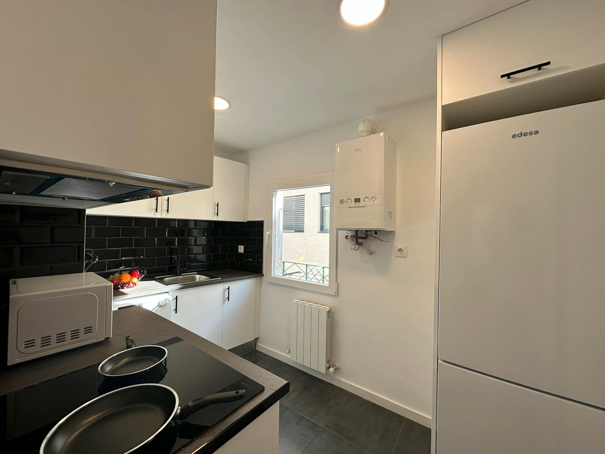 Cuina de Pis de lloguer en  Madrid Capital amb Calefacció, Moblat i TV