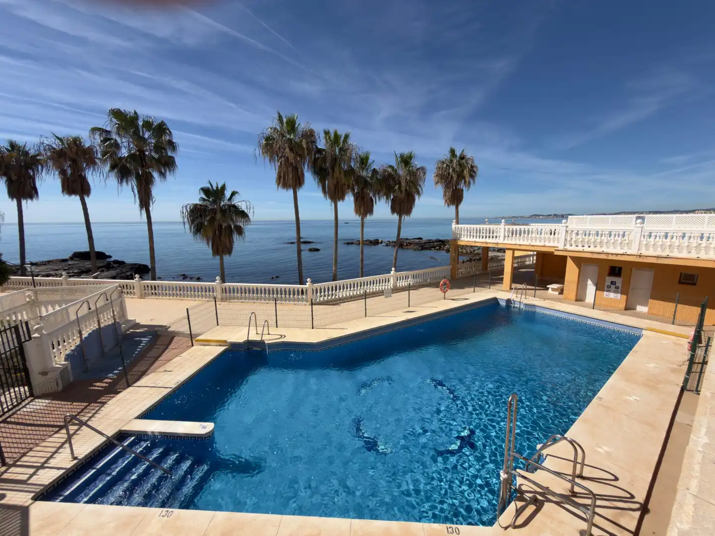 Schwimmbecken von Wohnungen zum Verkauf in Benalmádena mit Privatgarten, Terrasse und Abstellraum