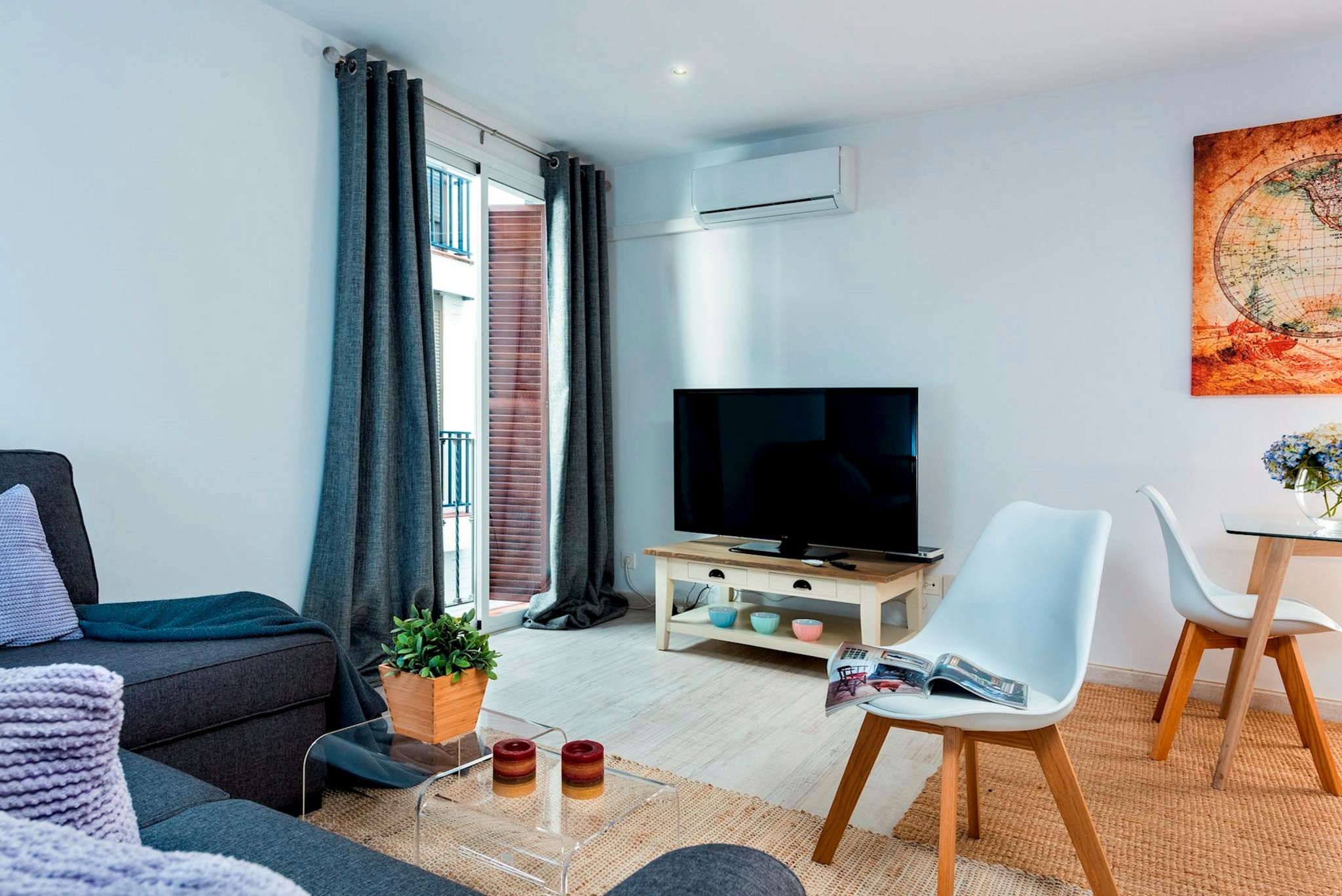 Sala d'estar de Pis de lloguer en  Sevilla Capital amb Aire condicionat, Calefacció i Rentadora