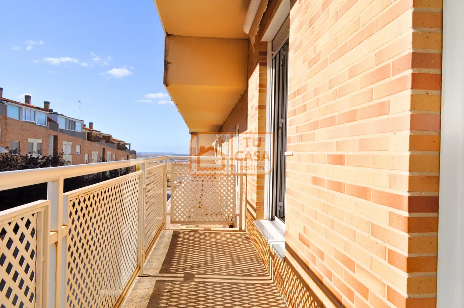 Terrassa de Casa adosada en venda en Cáceres amb Aire condicionat, Calefacció i Jardí privat