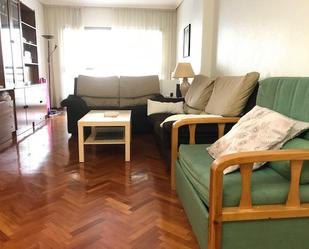 Sala d'estar de Pis de lloguer en  Pamplona / Iruña amb Calefacció, Parquet i Terrassa