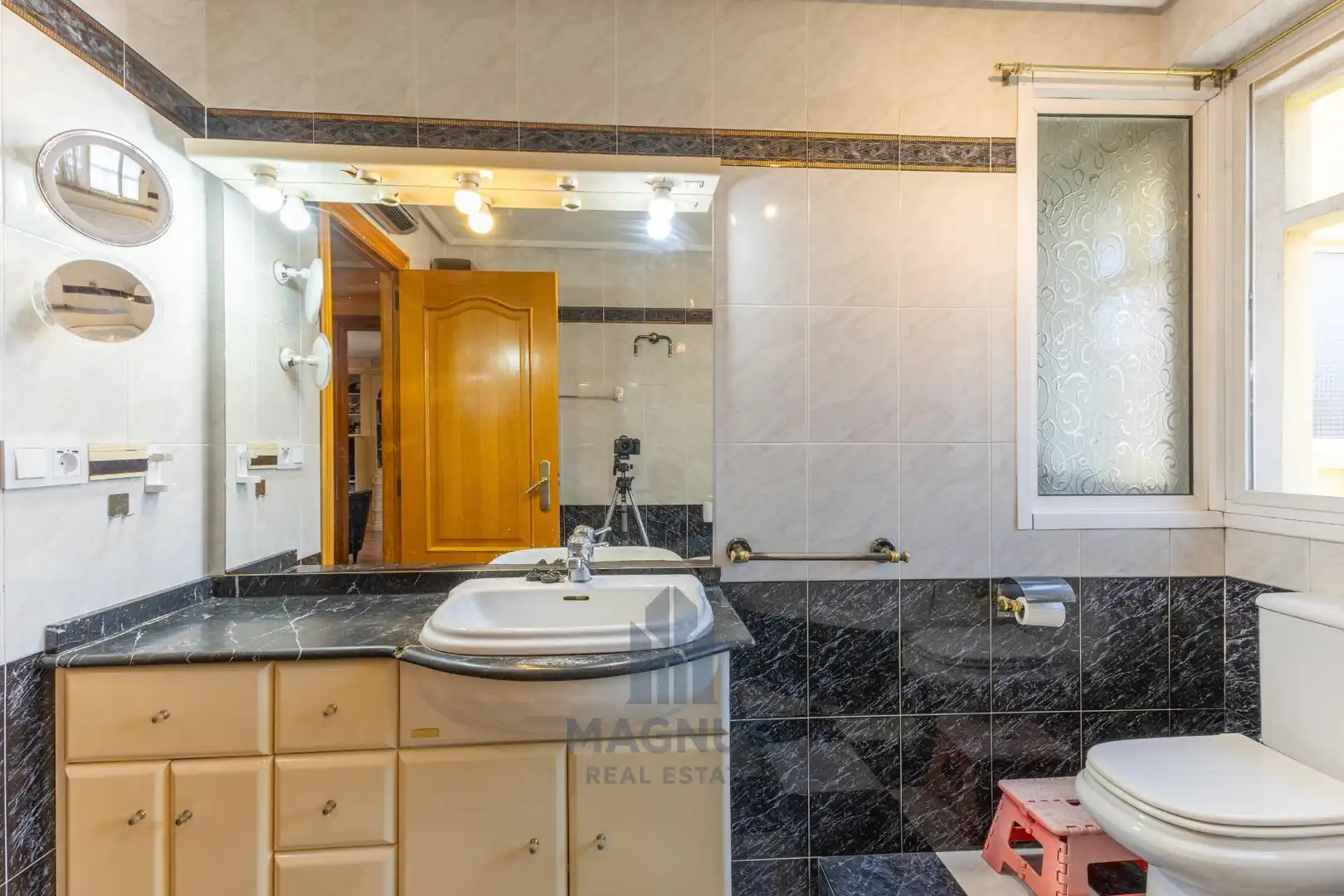 Badezimmer von Wohnung zum Verkauf in Valencia mit Klimaanlage und Balkon