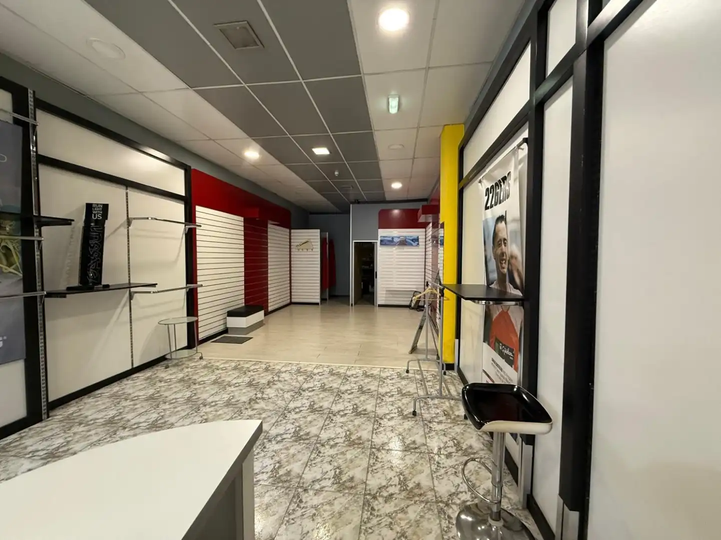 Business premises to rent in Avilés - calle Palacio Valdés, imagen 2