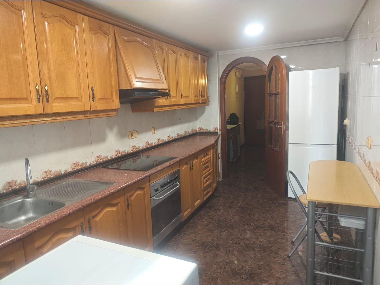 Cuina de Pis en venda en Elche / Elx amb Terrassa i Balcó