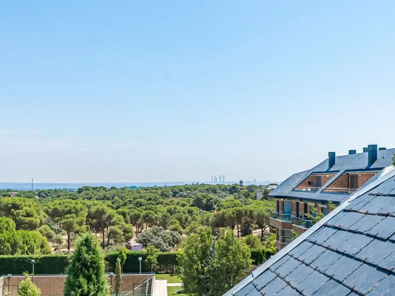 Terrassa de Dúplex en venda en Majadahonda amb Aire condicionat, Piscina i Balcó