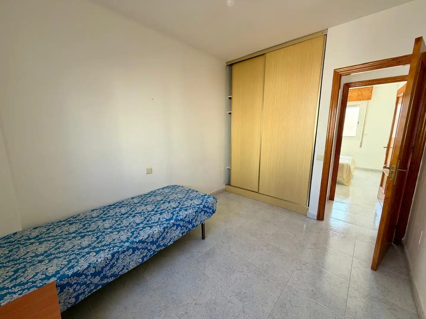 Habitación de Casa adosada en venta en Almería con Jardín privado, Terraza y Amueblado