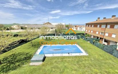 Vista exterior de Pis en venda en Grañón amb Calefacció, Jardí privat i Terrassa