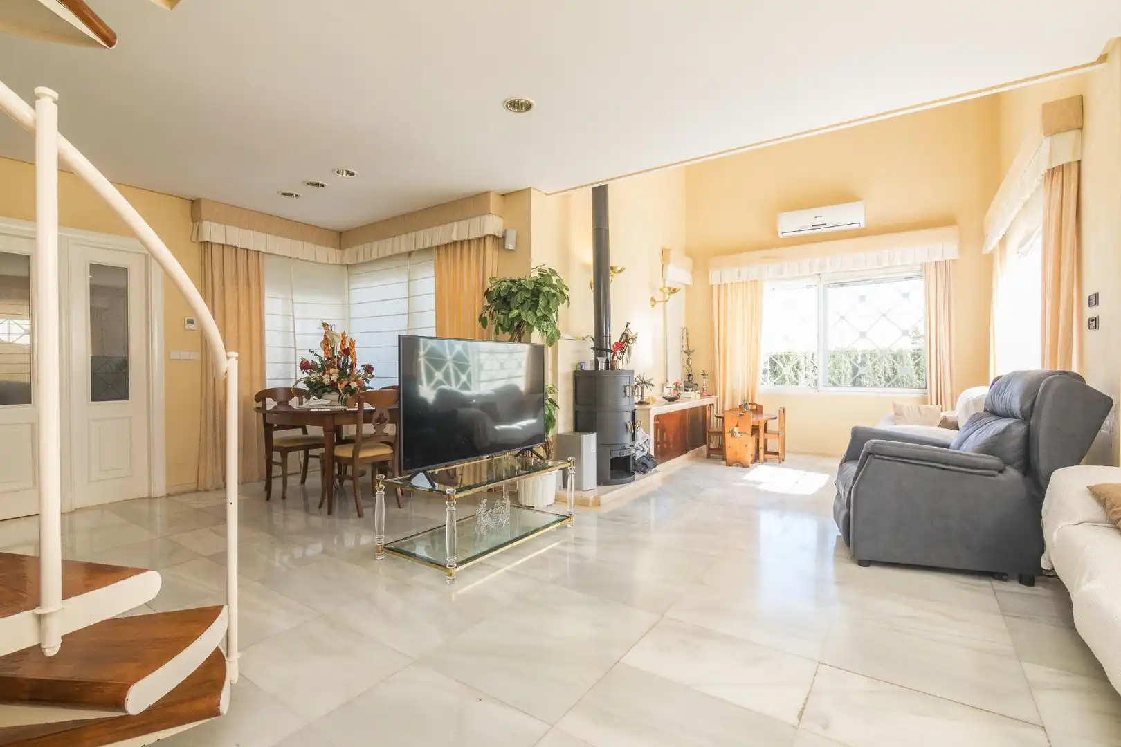 Sala de estar de Casa o chalet en venta en Elche / Elx con Aire acondicionado, Jardín privado y Terraza