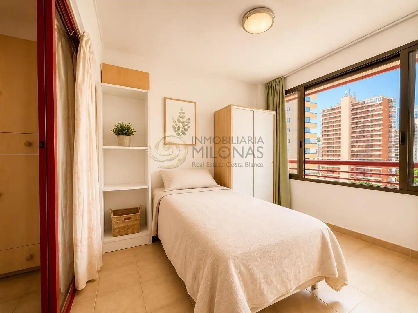 Habitación de Apartamento en venta en Benidorm con Aire acondicionado, Amueblado y Piscina comunitaria