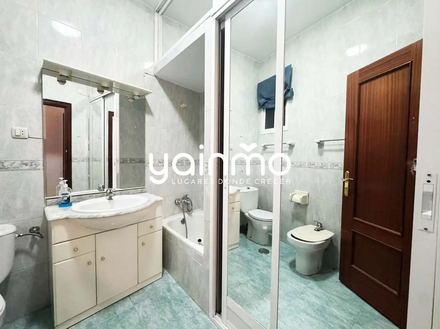 Bathroom of Flat for rent in Jaén