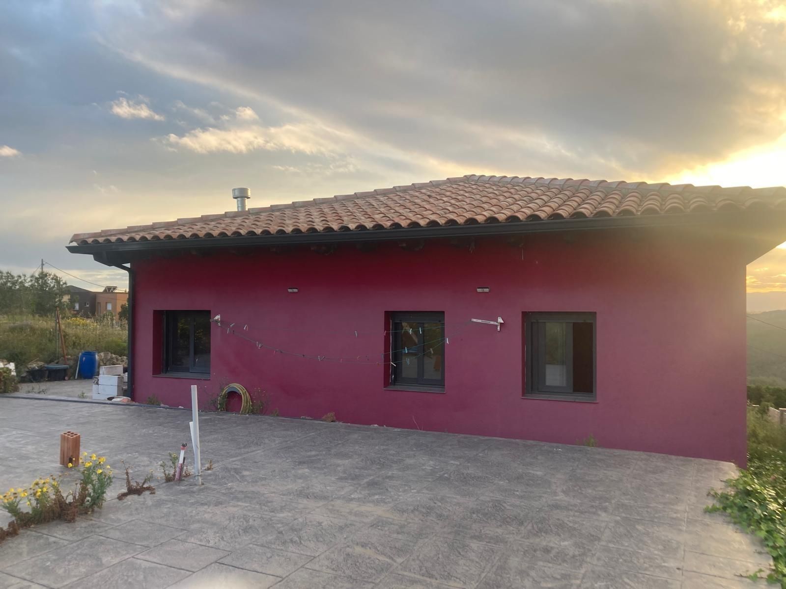 Vista exterior de Casa o xalet en venda en La Bisbal del Penedès amb Calefacció i Parquet