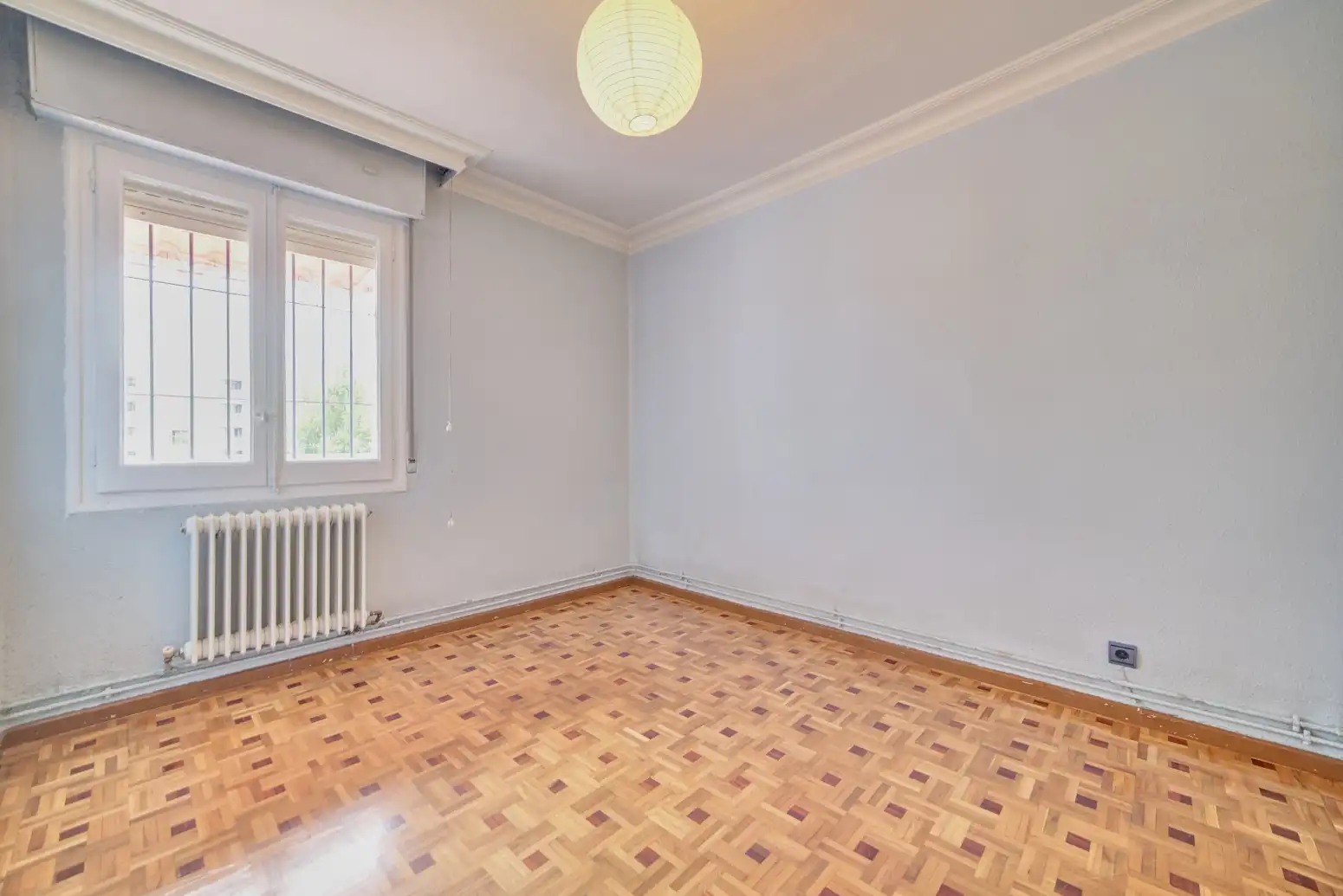 Dormitori de Pis en venda en  Pamplona / Iruña amb Calefacció, Parquet i Terrassa