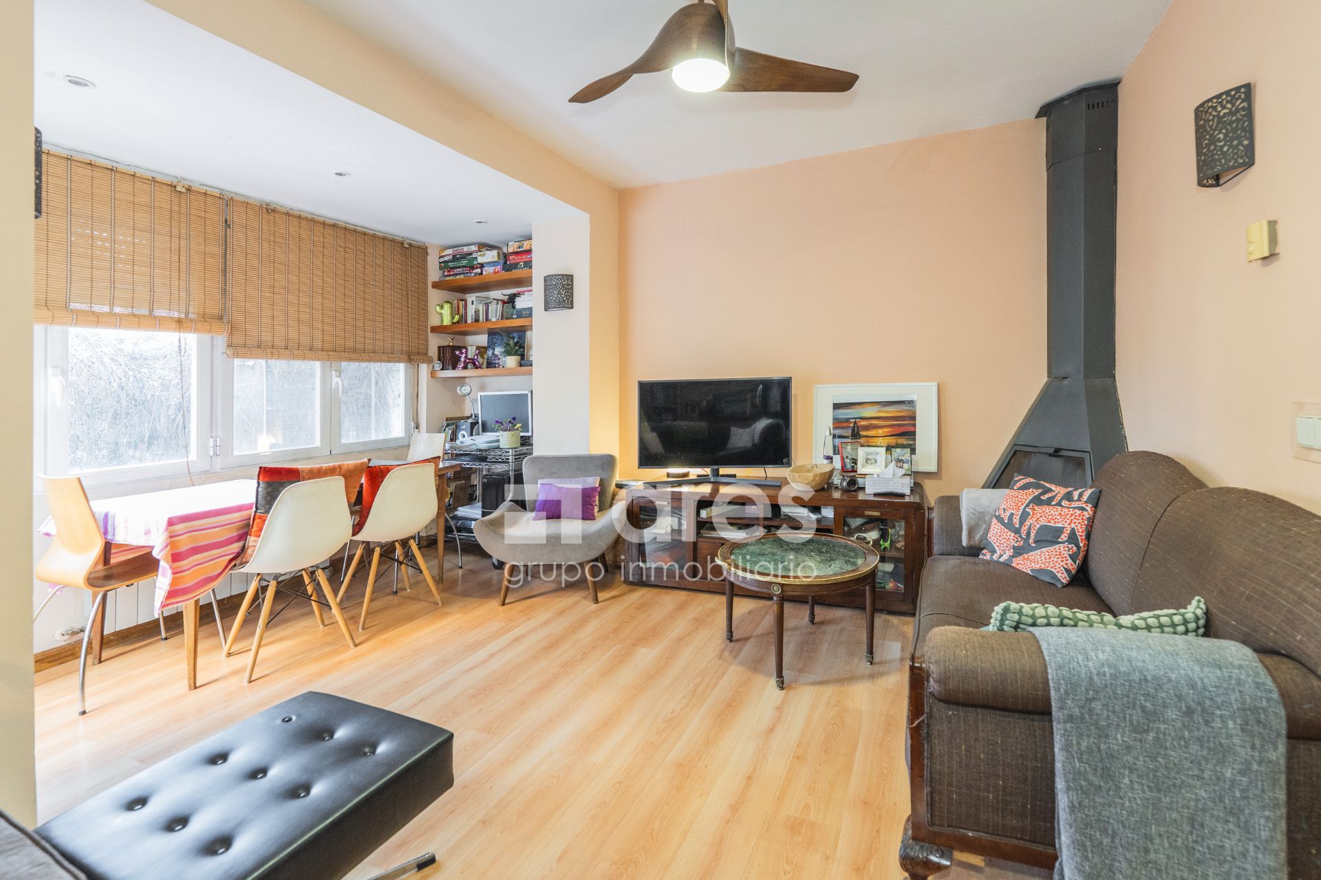 Living room of Single-family semi-detached for sale in  Madrid Capital  with Air Conditioner, Heating and Balcony