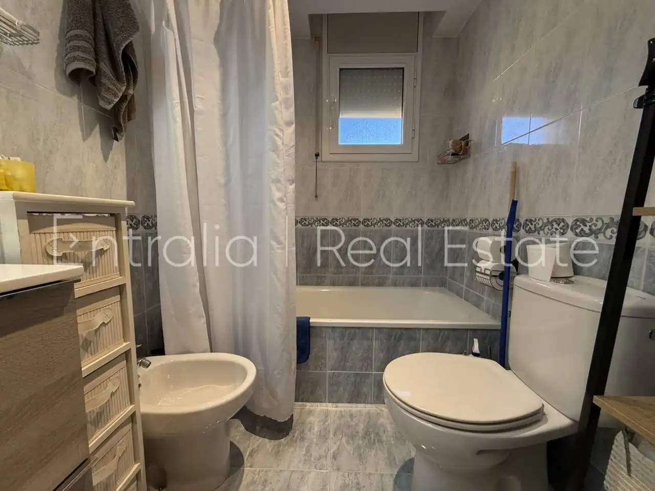 Bathroom of Flat for sale in Celrà  with Air Conditioner, Heating and Furnished
