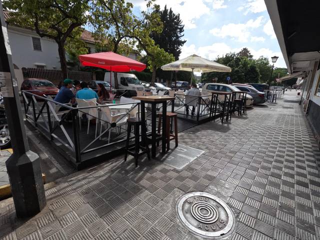 Local comercial en Alquiler en Calle del Periodista Ramón Resa en Sector Sur  - La Palmera - Reina Mercedes