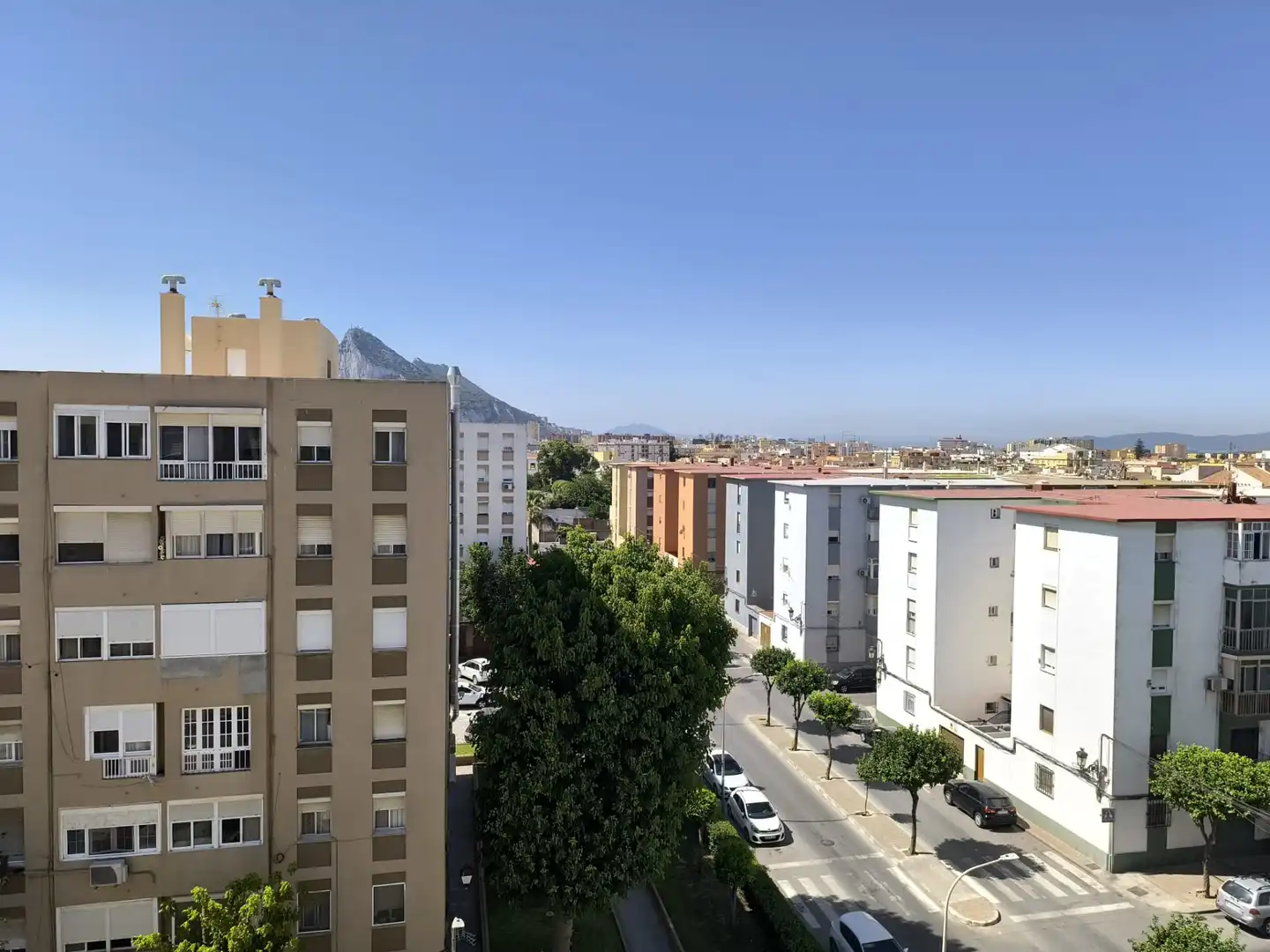 Außenansicht von Wohnung zur Miete in La Línea de la Concepción mit Terrasse, Möbliert und Ofen