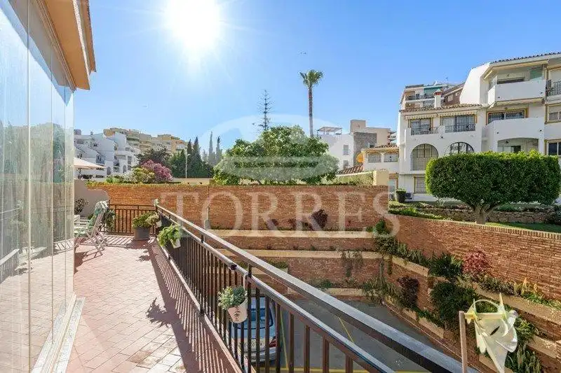 Vista exterior de Pis en venda en Torremolinos amb Aire condicionat i Piscina comunitària