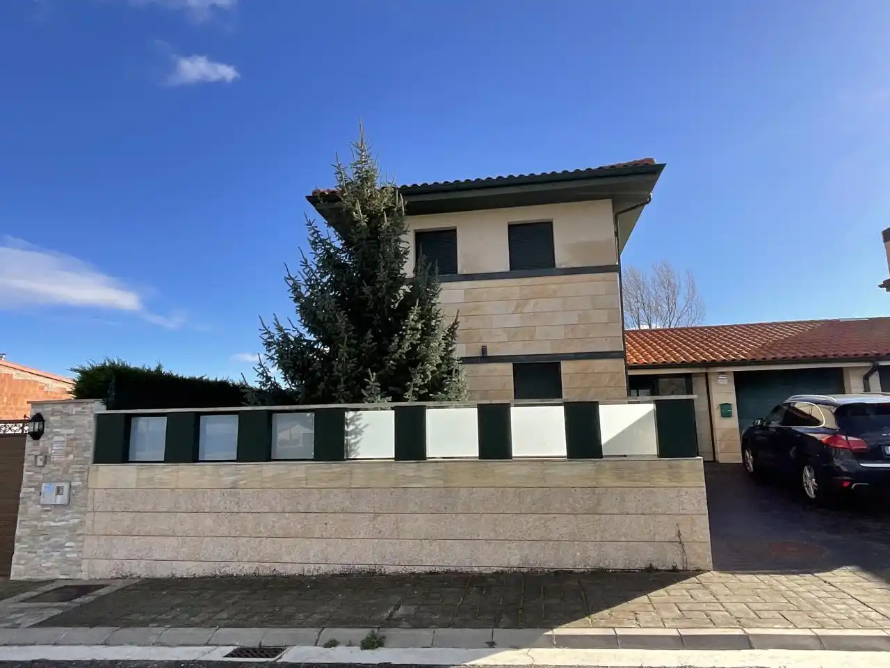Vista exterior de Casa adosada en venda en Cirueña amb Calefacció, Jardí privat i Parquet