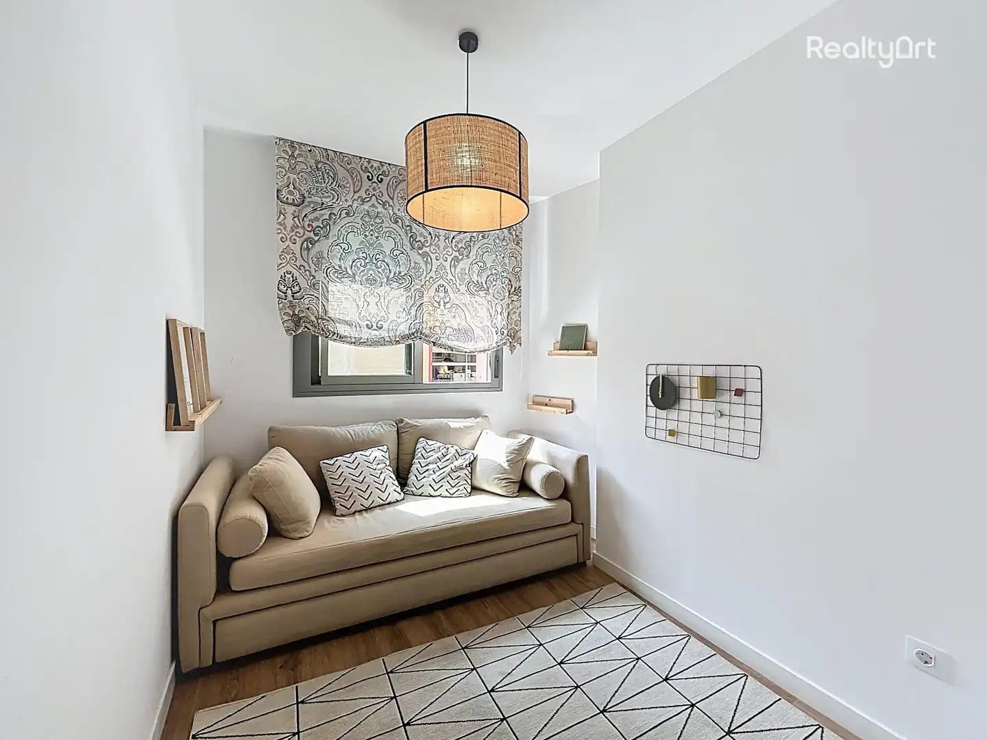 Living room of Flat for sale in Sevilla  with Air Conditioner and Furnished