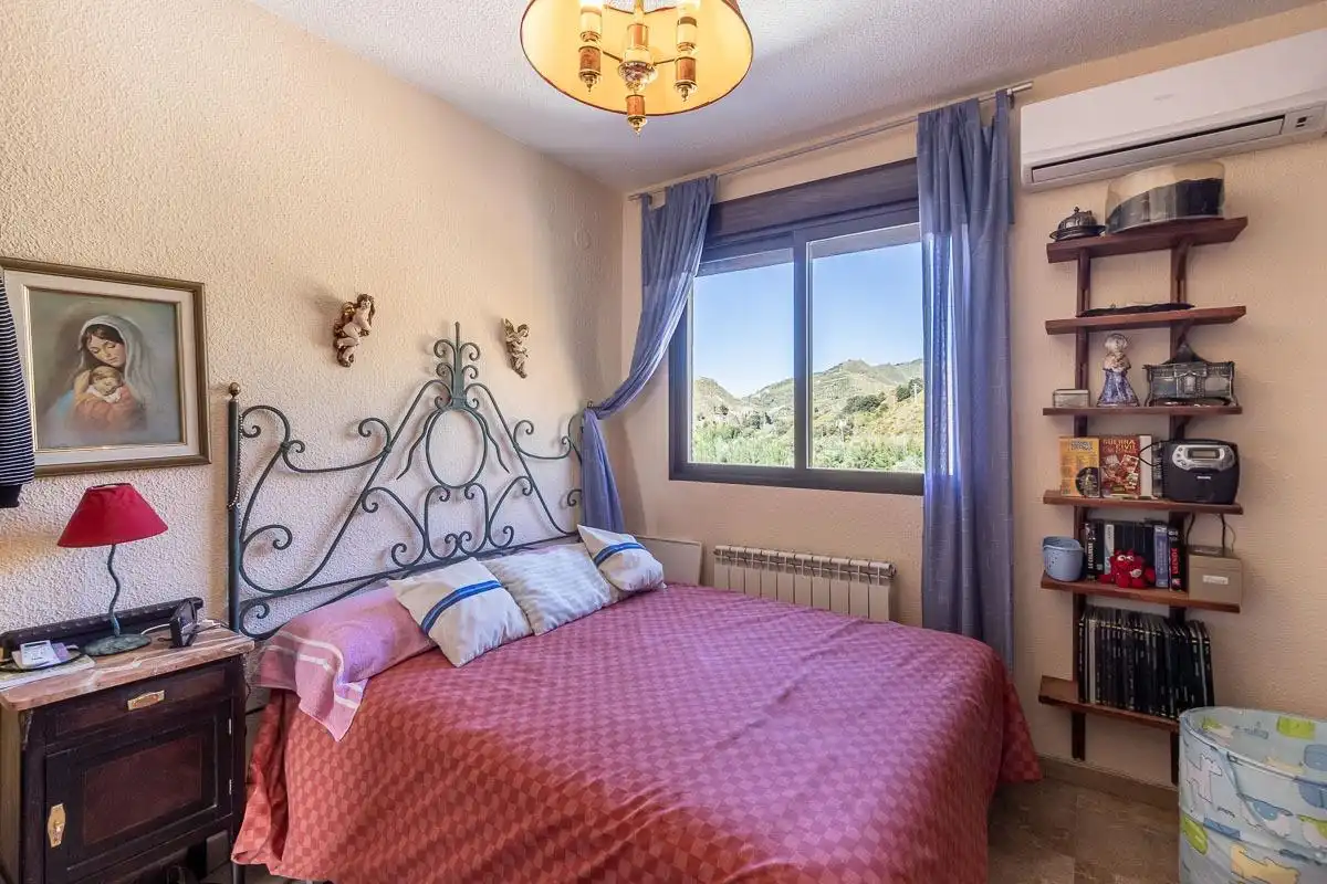 Dormitori de Casa o xalet en venda en Pinos Genil amb Aire condicionat, Jardí privat i Terrassa
