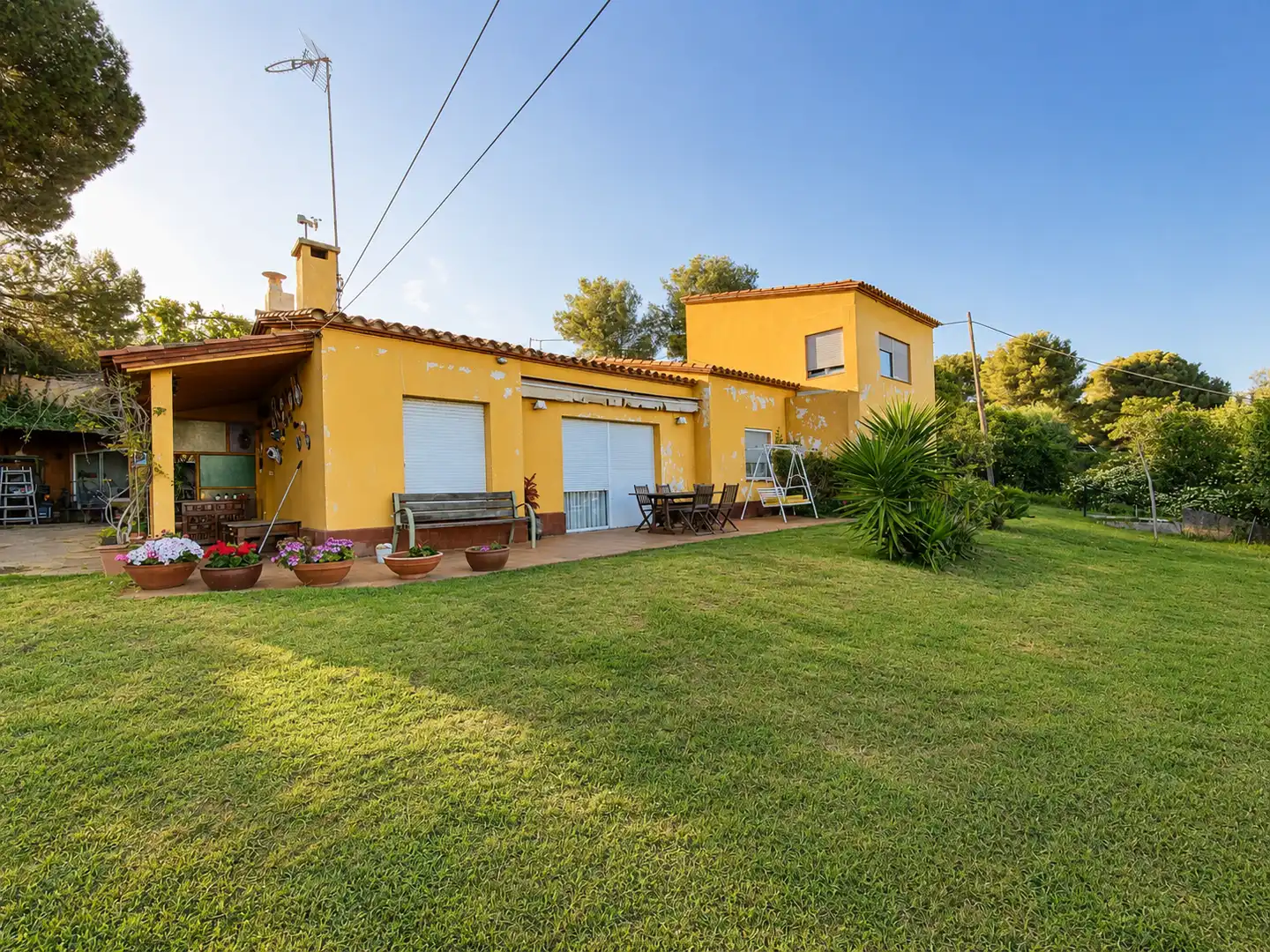 Vista exterior de Finca rústica en venda en Sant Andreu de Llavaneres amb Jardí privat