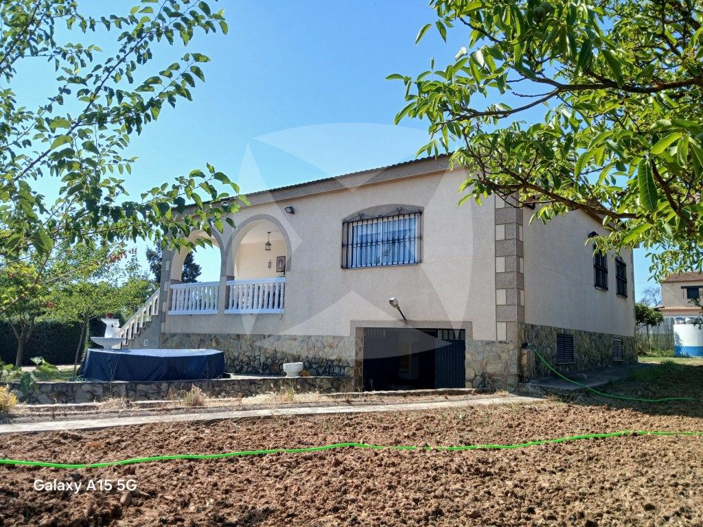 Exterior view of House or chalet for sale in Badajoz Capital  with Air Conditioner, Private garden and Terrace