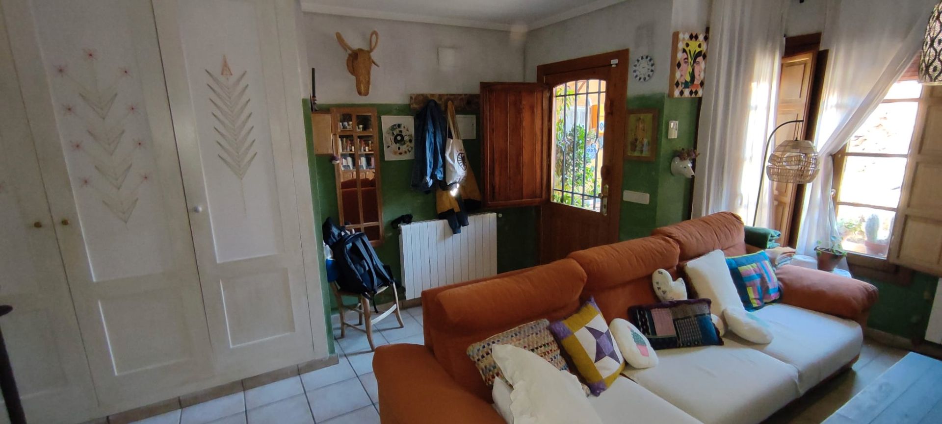 Sala d'estar de Casa adosada en venda en Chinchilla de Monte-Aragón amb Calefacció, Terrassa i Moblat