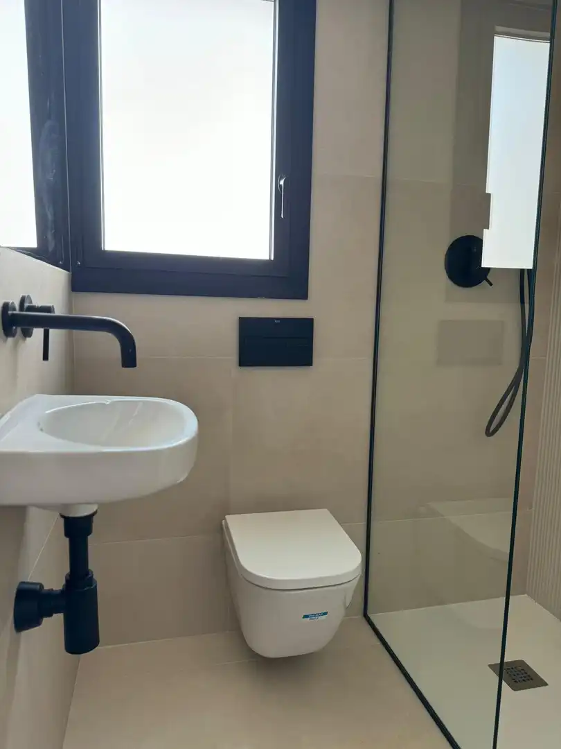 Bathroom of Buildings for sale in Santa Coloma de Gramenet