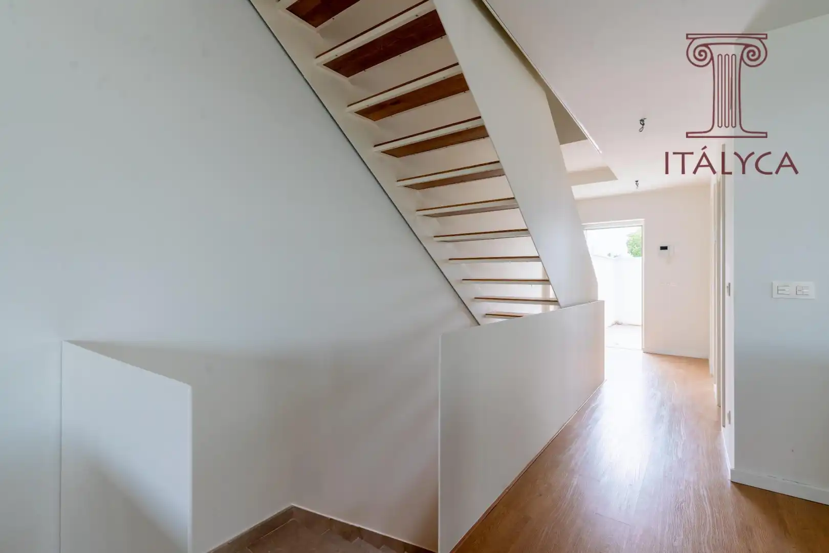 Detached homes for sale in Mairena del Aljarafe  with Heating, Private garden and Terrace