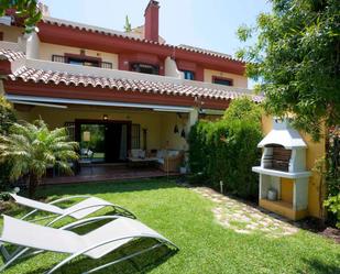 Jardí de Casa o xalet de lloguer en Marbella amb Aire condicionat, Terrassa i Piscina