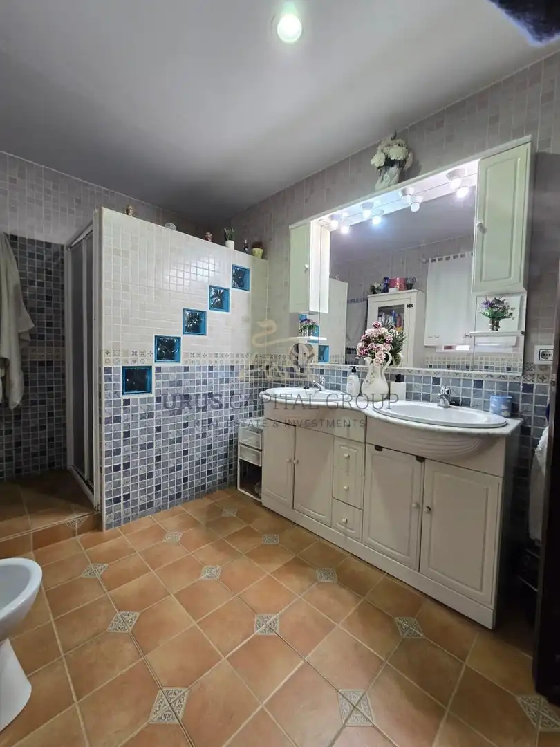 Baño de Casa adosada en venta en La Victoria con Aire acondicionado, Calefacción y Jardín privado