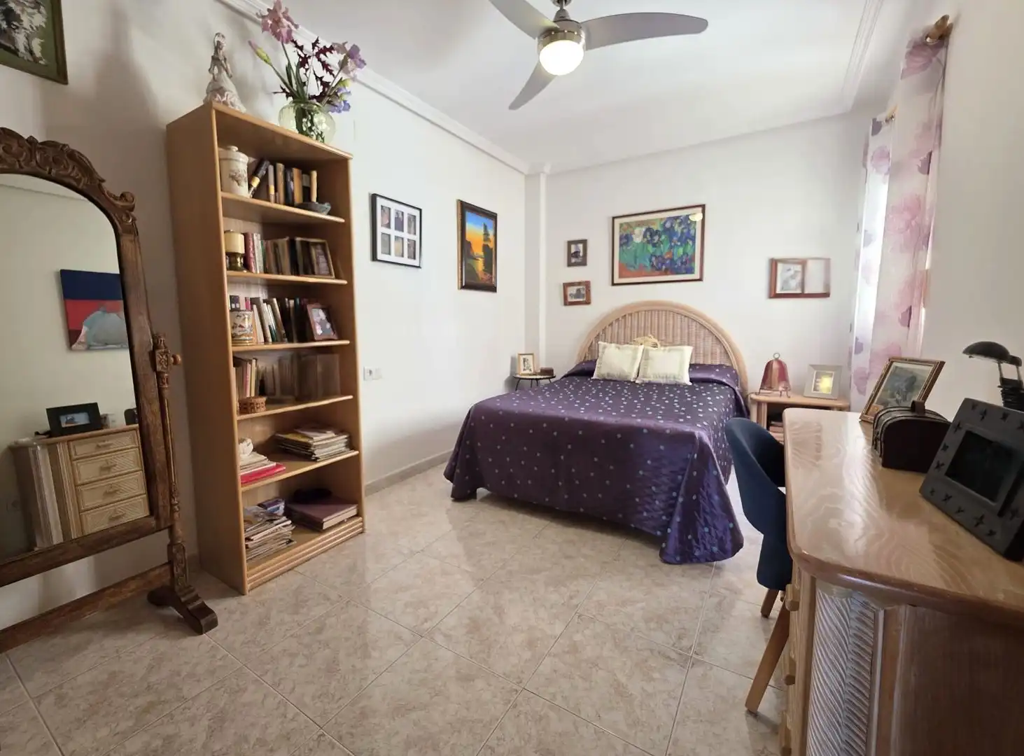 Schlafzimmer von Dachboden zum Verkauf in Santa Pola mit Klimaanlage, Terrasse und Abstellraum