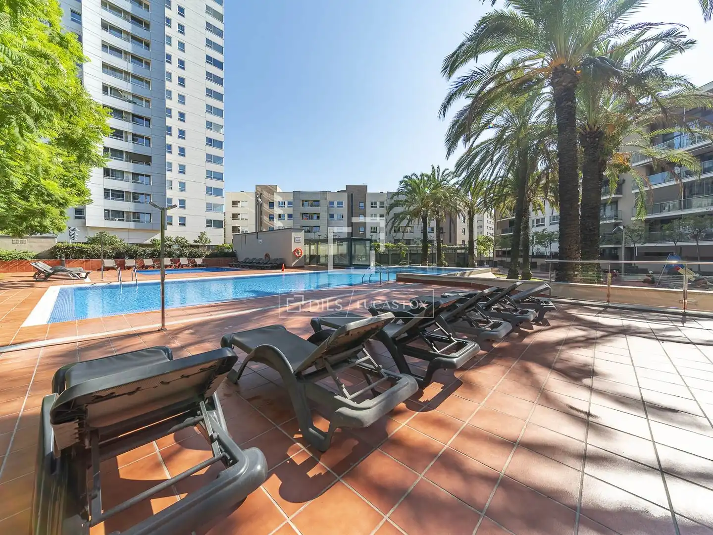 Schwimmbecken von Wohnung zum Verkauf in Barcelona mit Klimaanlage, Heizung und Abstellraum
