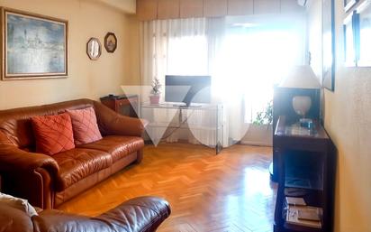 Living room of Flat for sale in  Madrid Capital  with Air Conditioner, Heating and Parquet flooring