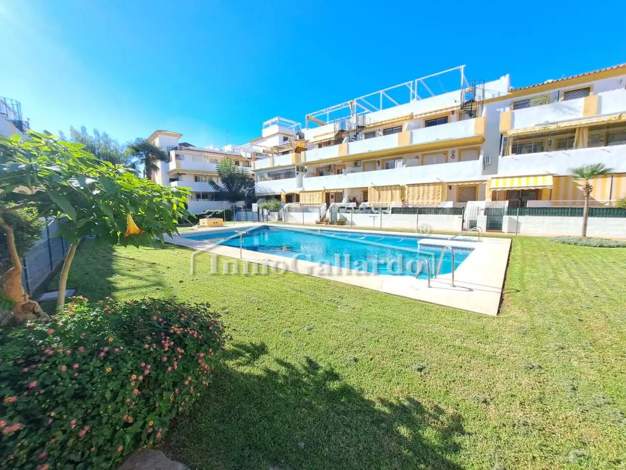 Vista exterior de Ático en venta en Rincón de la Victoria con Aire acondicionado, Terraza y Trastero