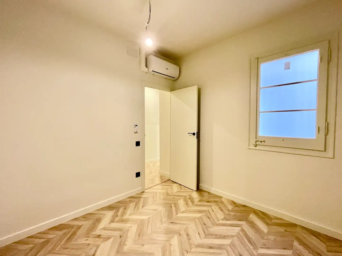 Flat for sale in Barcelona  with Air Conditioner, Heating and Parquet flooring