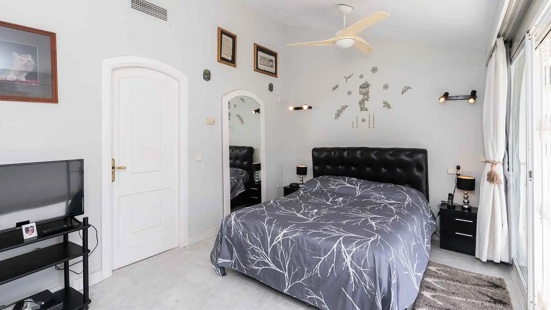 Dormitori de Casa adosada en venda en Marbella amb Aire condicionat, Jardí privat i Terrassa