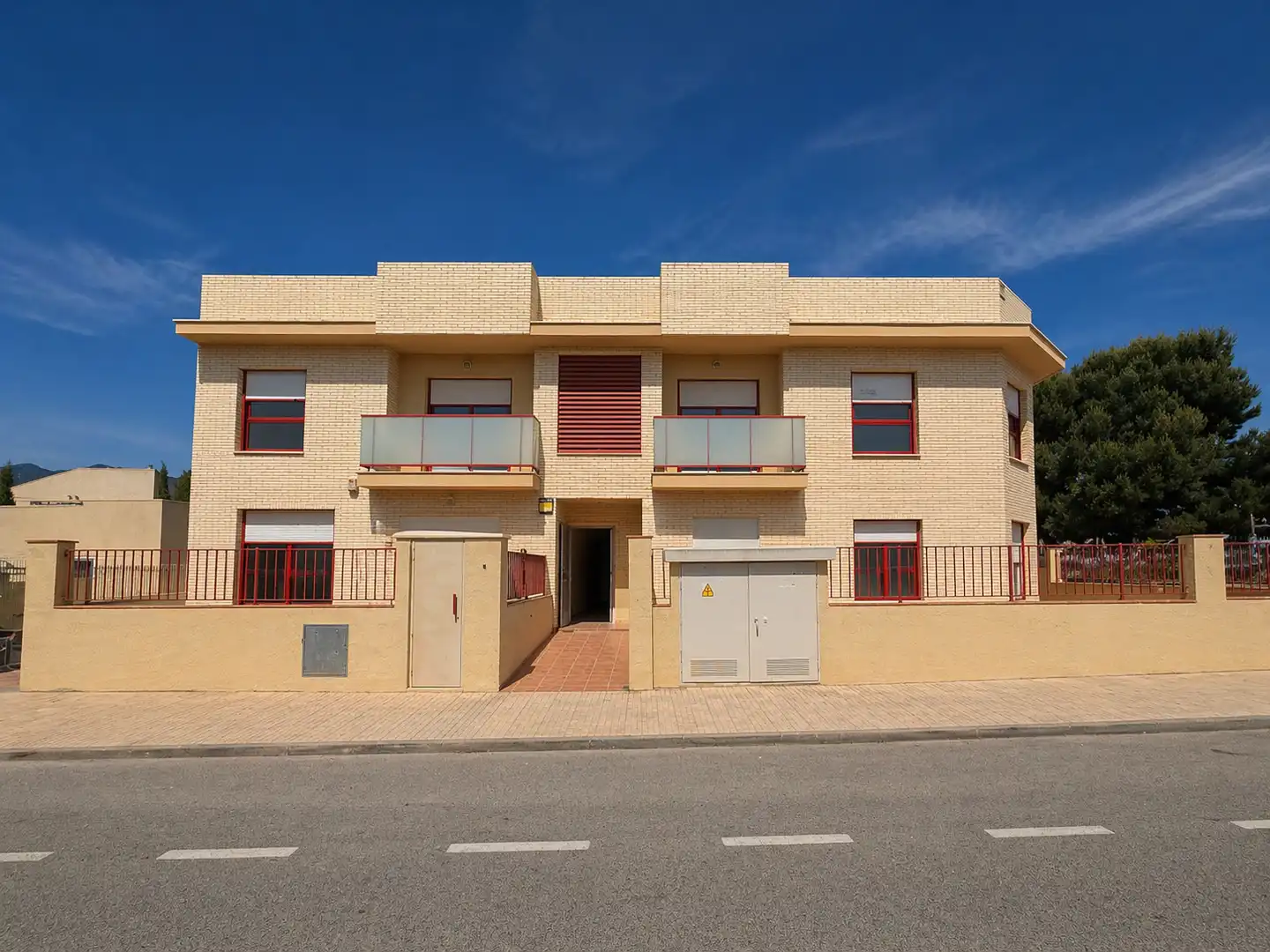 Außenansicht von Wohnungen zum Verkauf in Mont-roig del Camp mit Klimaanlage, Privatgarten und Terrasse