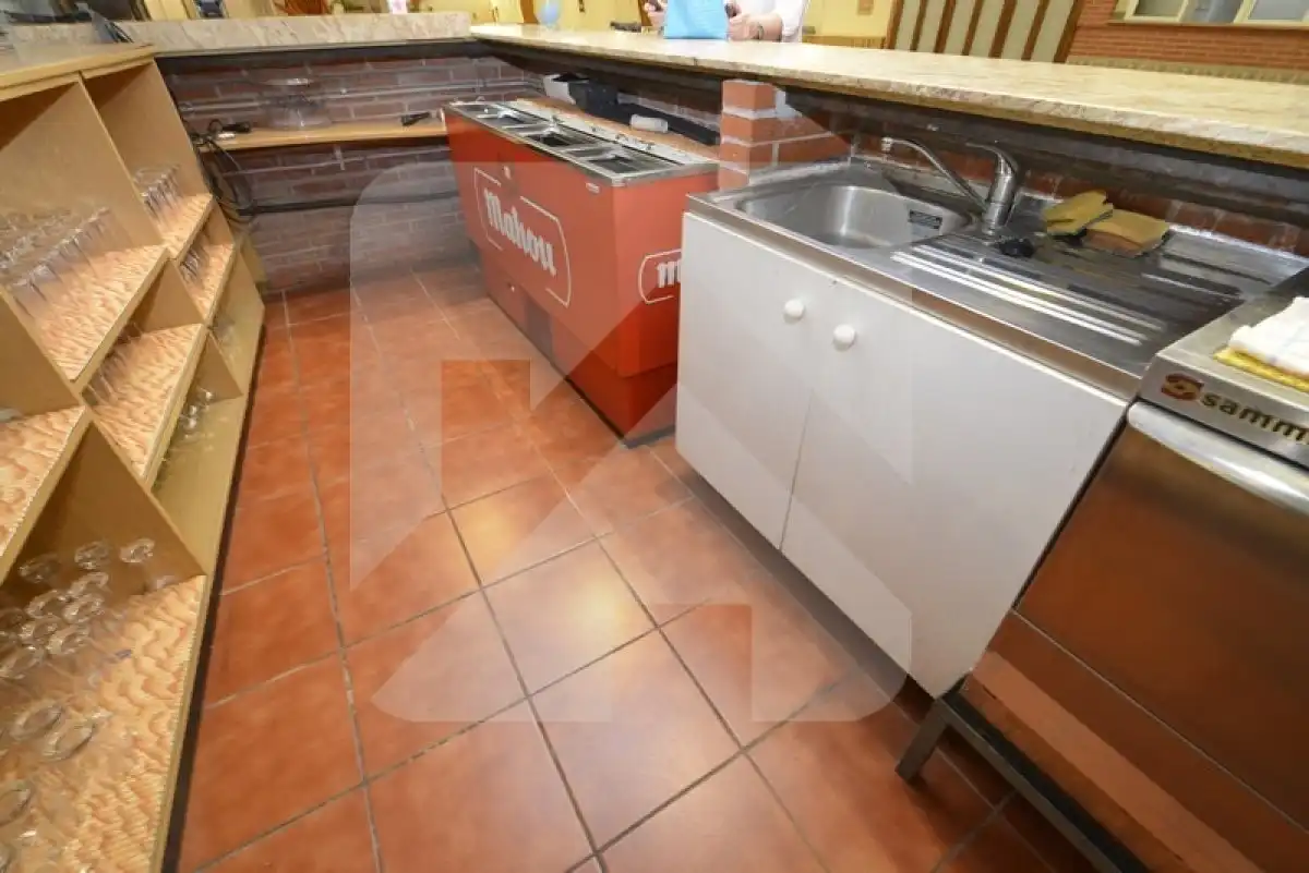 Cocina de Local en venta en Fabero con Aire acondicionado