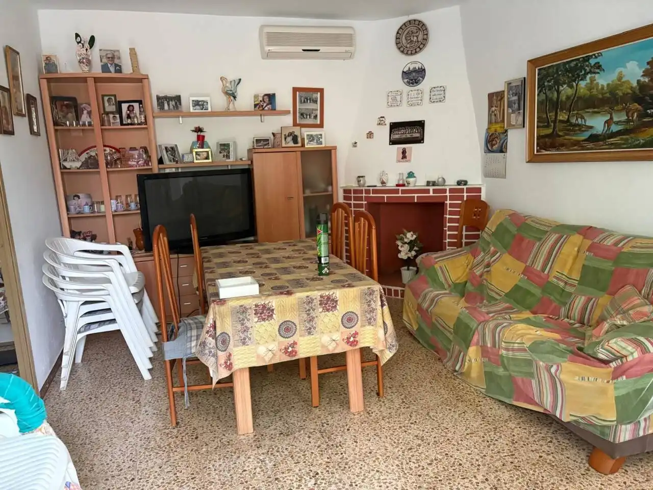 Sala d'estar de Casa o xalet en venda en Olesa de Montserrat amb Aire condicionat, Jardí privat i Terrassa