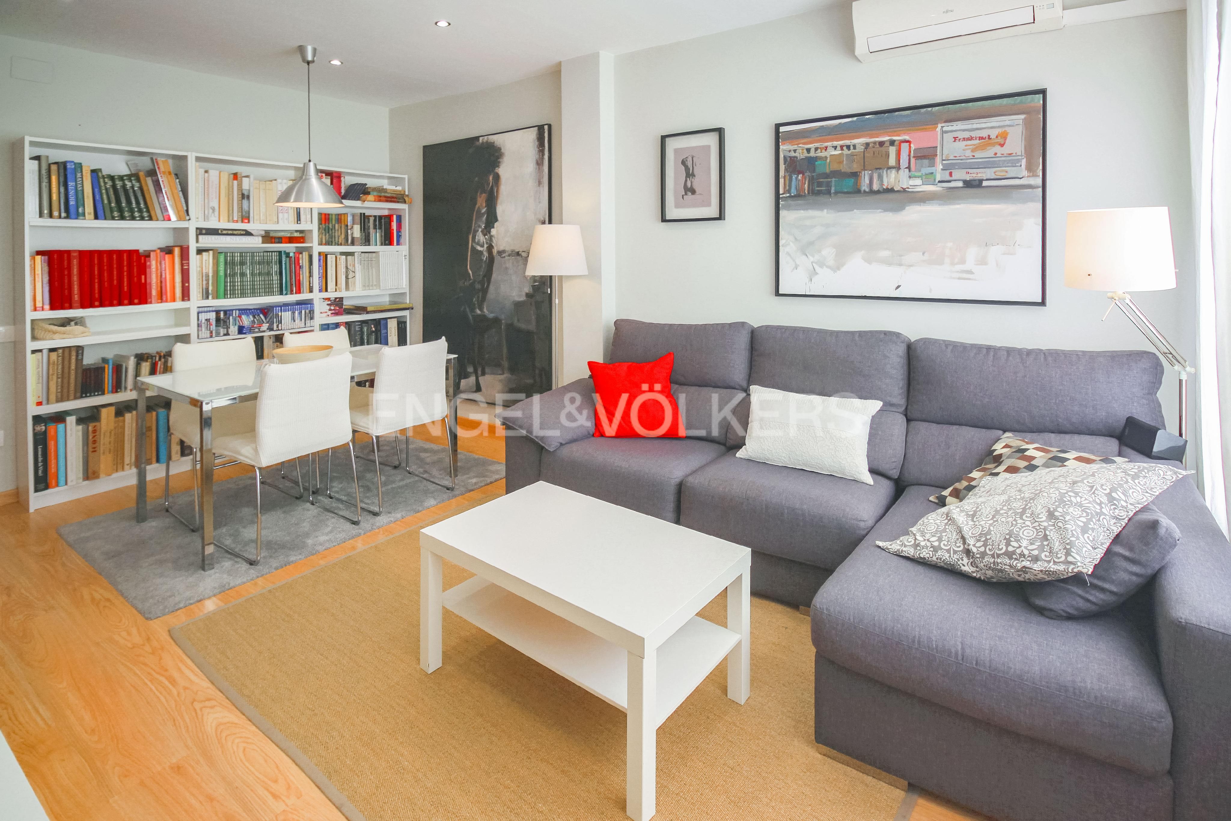 Living room of Apartment for sale in L'Hospitalet de Llobregat  with Air Conditioner, Heating and Terrace