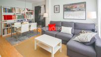 Sala d'estar de Apartament en venda en L'Hospitalet de Llobregat amb Aire condicionat, Calefacció i Terrassa
