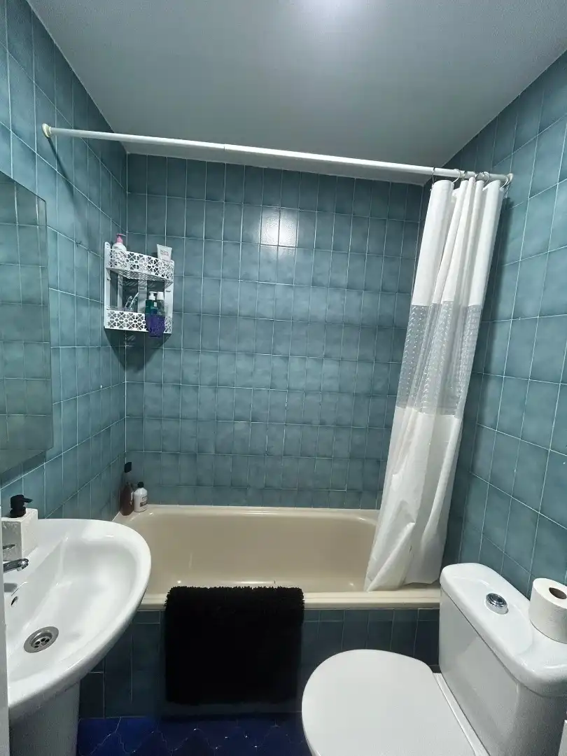Bathroom of Flat for sale in Sevilla  with Air Conditioner and Terrace