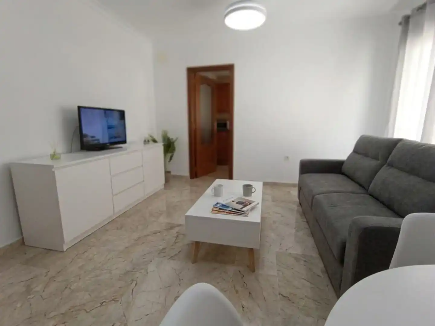 Sala d'estar de Pis de lloguer en Almuñécar amb Aire condicionat, Moblat i Forn